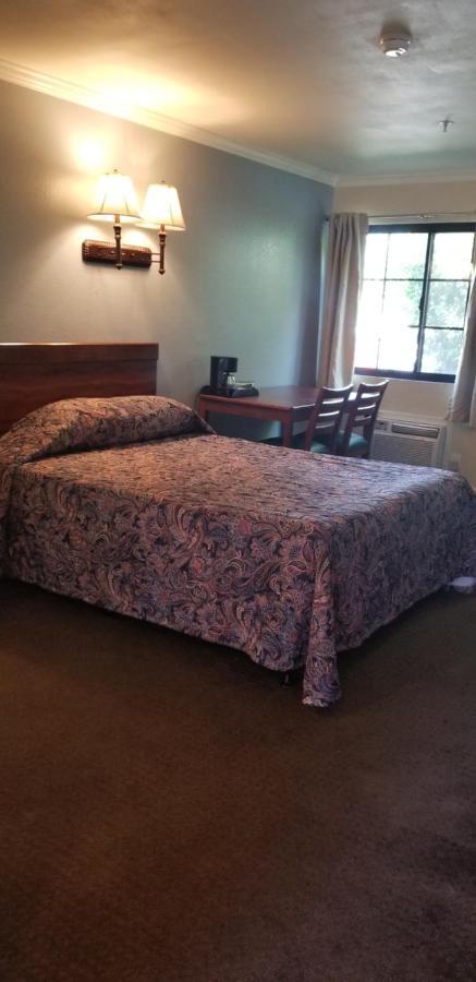 Sierra Crossing Motel Bloomington Екстериор снимка